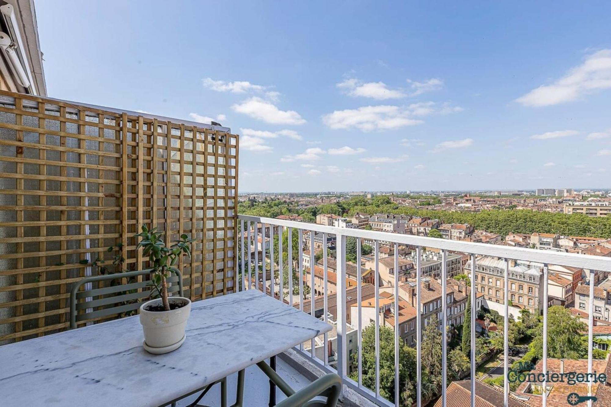 Montaudran Place Dupuy - Vue Panoramique -Metro Toulouse Exteriör bild